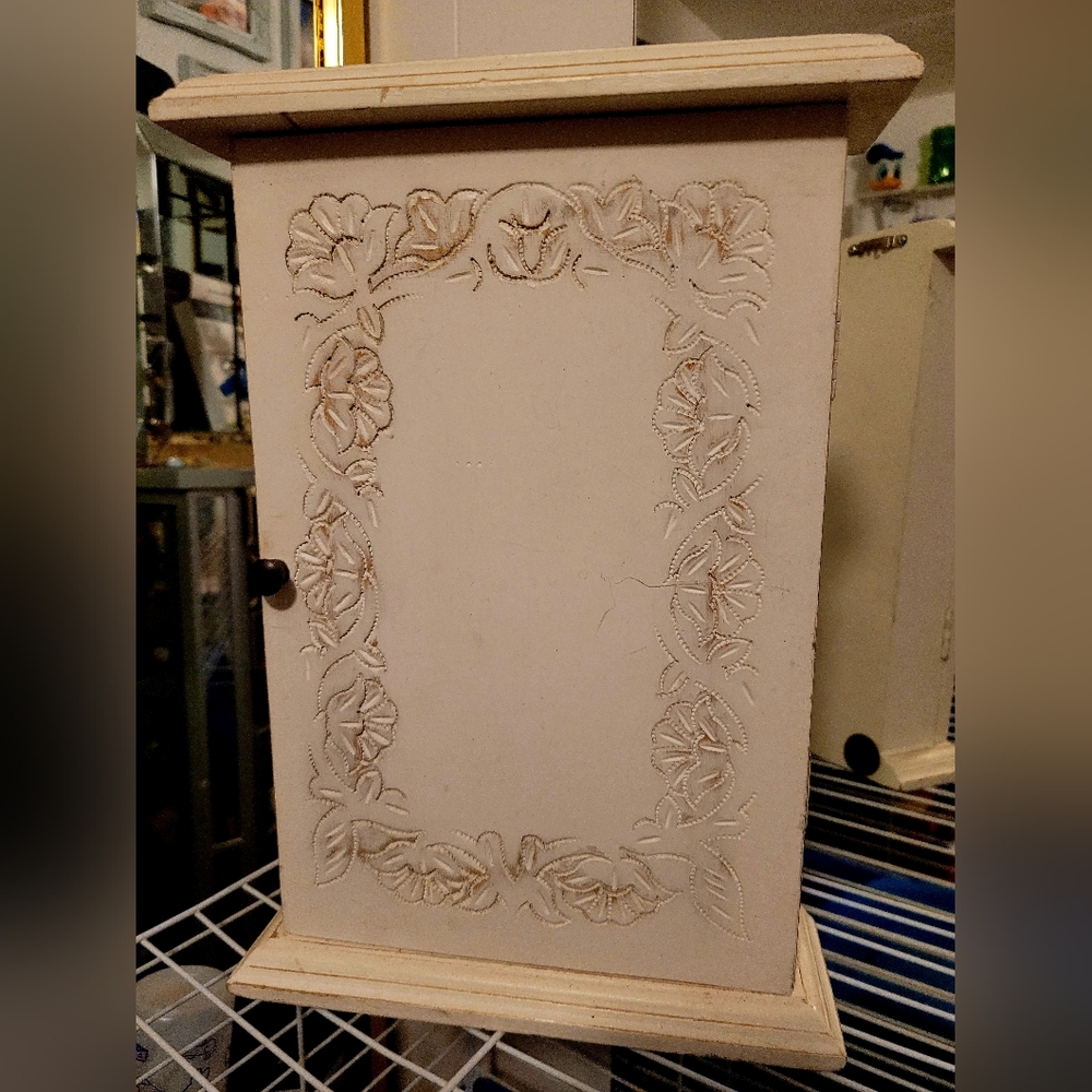 Wooden Cream Jewelry Cabinet with Floral Carved Door
